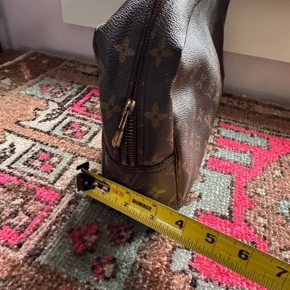 Louis Vuitton Monogram Toilette 28 cosmetic case - Picture 10 of 12